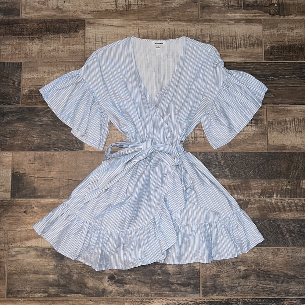 Storee size medium blue and white stripe wrap dress